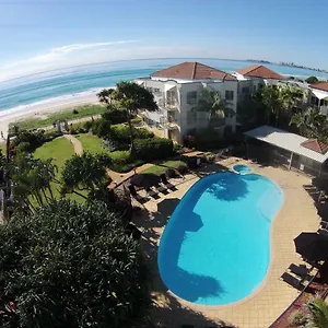 golden-riviera-beach-resort.hotelsbyronbayaustralia.com/